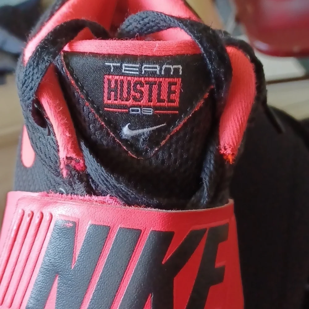 Nike Team Hustle D8 Basketball Sneakers 6 Youth Pink Black White